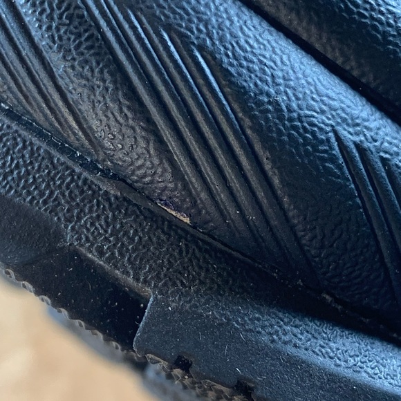 Mens size 7.5W red and‎ black trail shoe by Kricely. Great red to black colorway - Picture 6 of 10